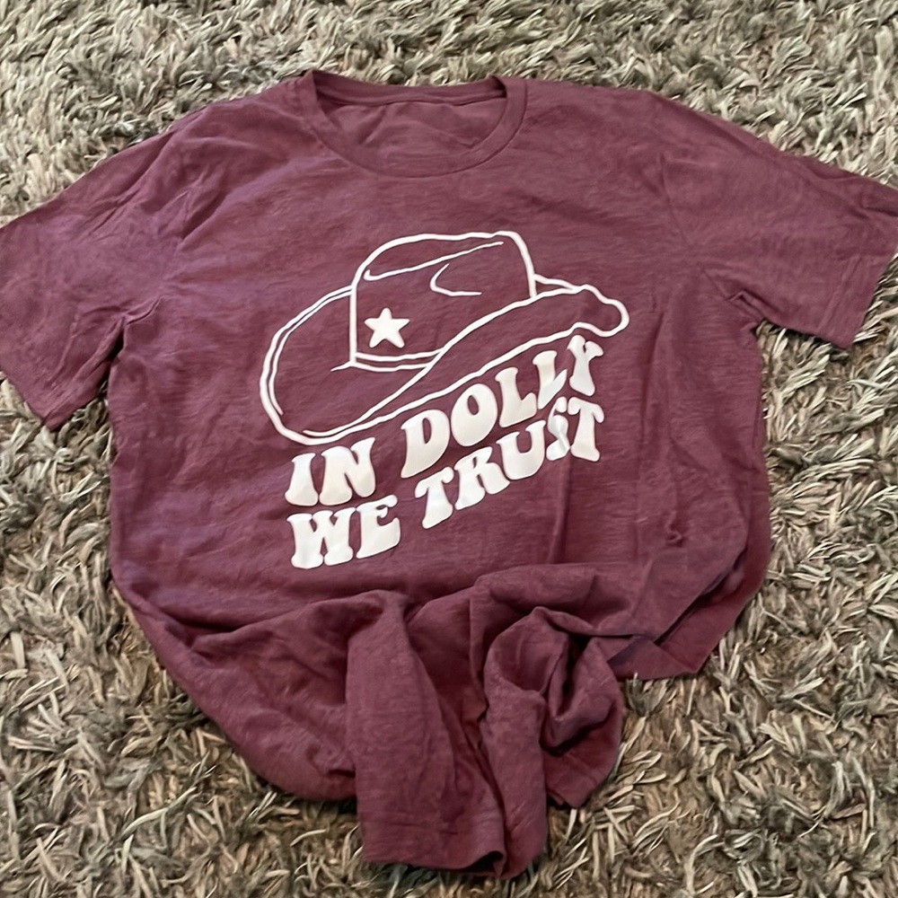 In dolly we trust tee